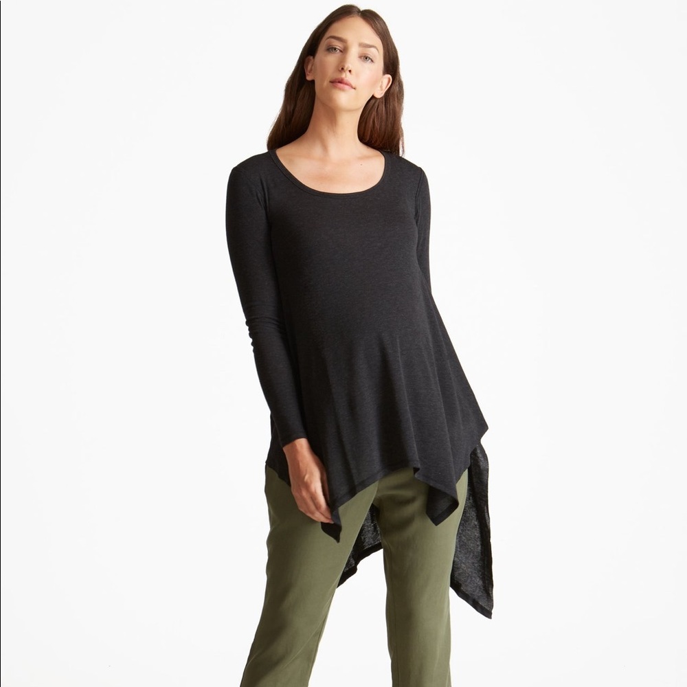 NWT Ingrid & Isabel Medium Tunic Top Lightweight Dark Gray Shirt